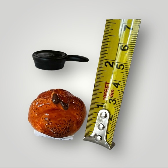 Turkey Pan Salt & Pepper Shakers Roaster Christmas Vacation Collectible NEW - Picture 15 of 16